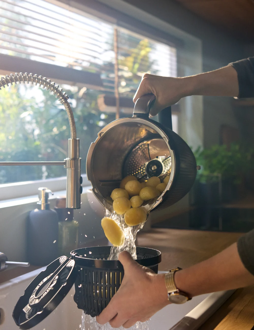 Thermomix® TM7 met Blade Cover & Peeler